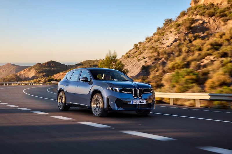 "611km 달리는 BMW SUV?" 2026 BMW iX3 50 xDrive 국내 공식 출시 선언, 수입 전기차 시장의 지각변동과 가치 분석