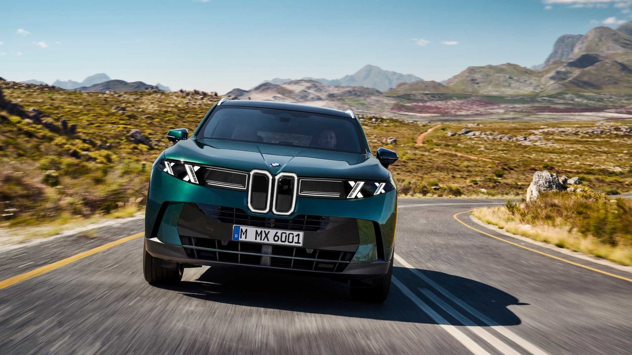 차세대 BMW 전동화 SAV 산악 도로 와인딩 주행 컷