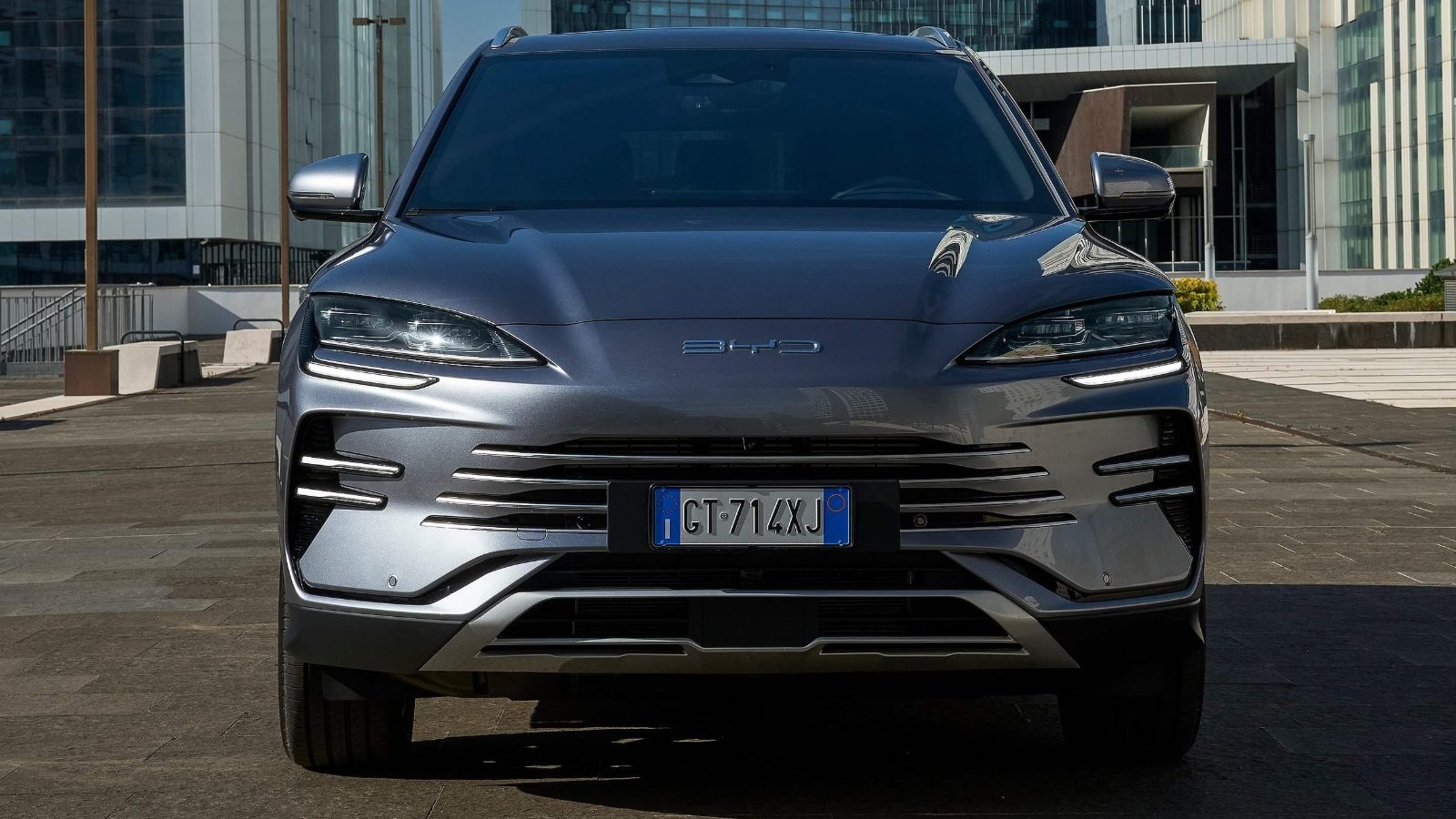 BYD 씨라이언 6의 섀시 밑바닥에 장착된 평평한 배터리팩과 하이브리드 아키텍처 / 출처: BYD 공식